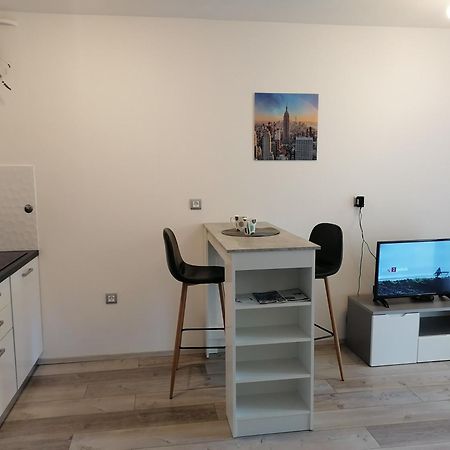 Apartman Ester Pula Habitación foto